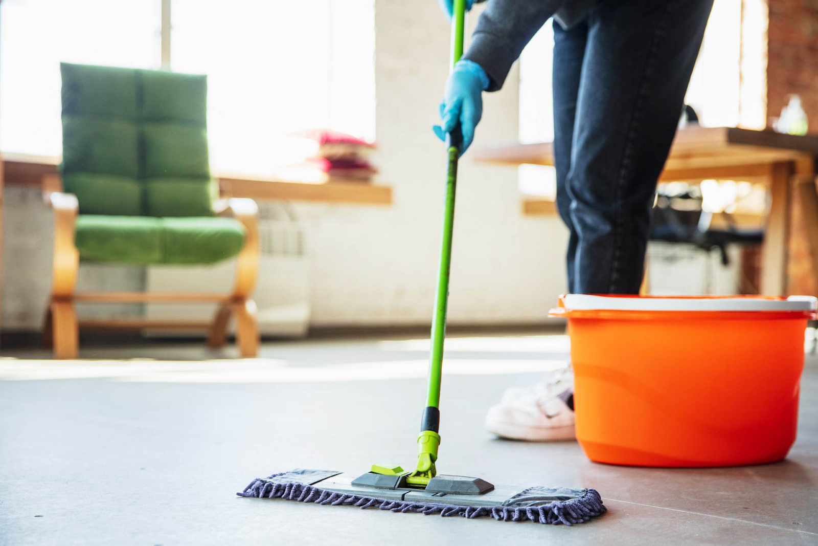 Life Hacks for a Clean Home: When to Hire a House Cleaning Company